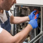 Eyüp Demirdöküm kombi bakımı hizmeti sırasında yapılan detaylı cihaz kontrolü